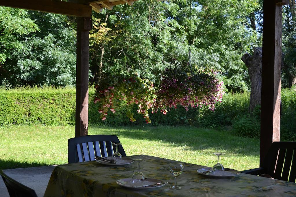 Le Moulin De Lusseau Bed and Breakfast Chef-Boutonne Esterno foto