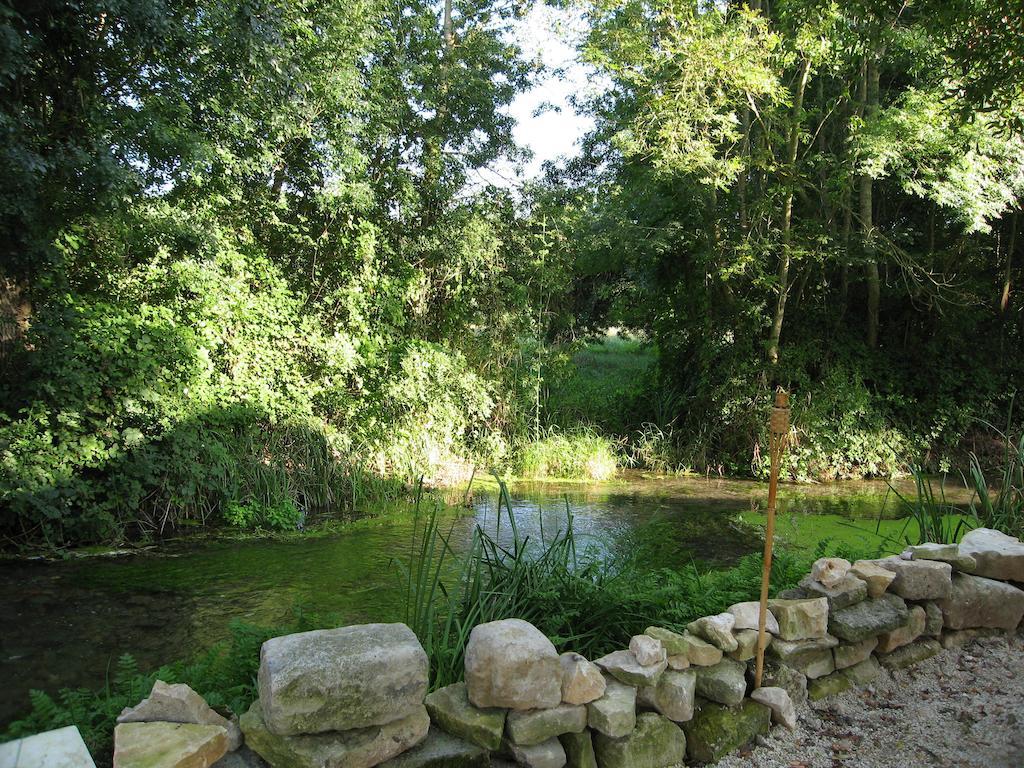 Le Moulin De Lusseau Bed and Breakfast Chef-Boutonne Esterno foto