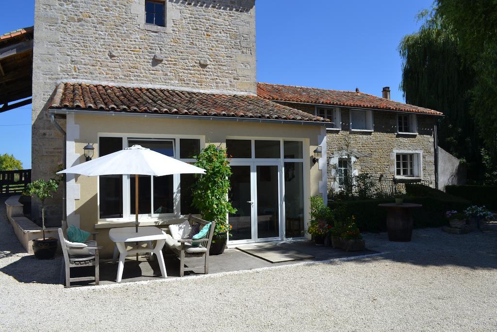 Le Moulin De Lusseau Bed and Breakfast Chef-Boutonne Esterno foto