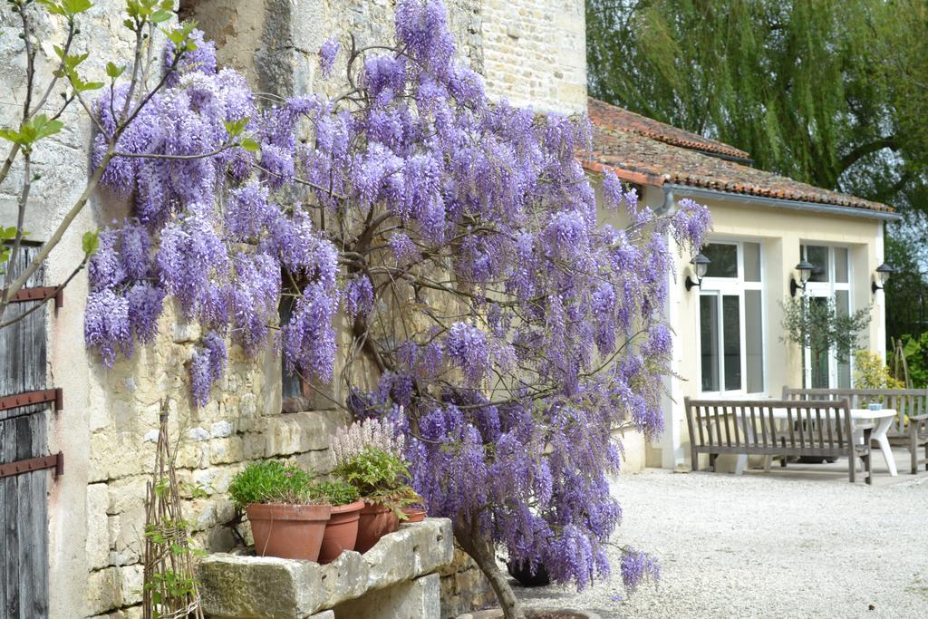Le Moulin De Lusseau Bed and Breakfast Chef-Boutonne Esterno foto